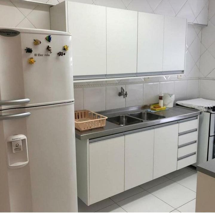 Apartamento na Praia de Pitangueiras-Guarujá à 50mt da praia e comércio perto Exterior foto