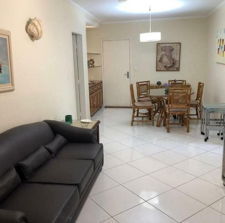 Apartamento na Praia de Pitangueiras-Guarujá à 50mt da praia e comércio perto Exterior foto