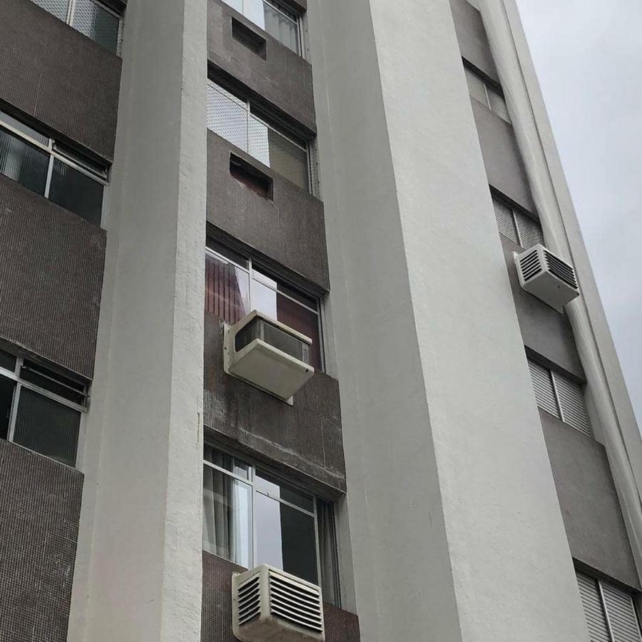 Apartamento na Praia de Pitangueiras-Guarujá à 50mt da praia e comércio perto Exterior foto