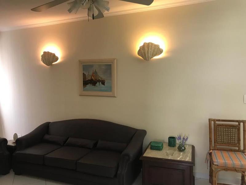 Apartamento na Praia de Pitangueiras-Guarujá à 50mt da praia e comércio perto Exterior foto